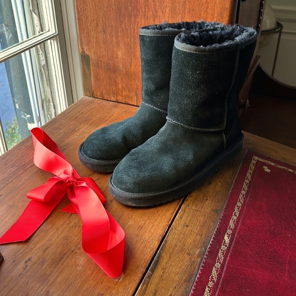 Uggs KOOLABURRA Size 8 Black Winter Suede Boots Style Number: 101709D - Picture 1 of 13